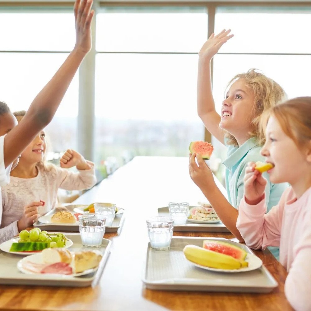 kids eating food